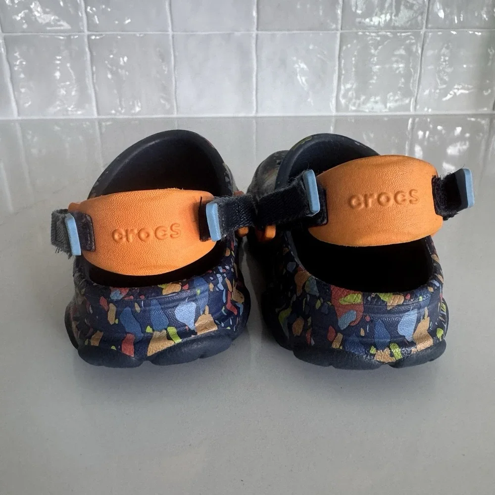 Crocs All‎ Terrain Boys/Unisex size C7 Navy Orange Paint Splatter Waterproof